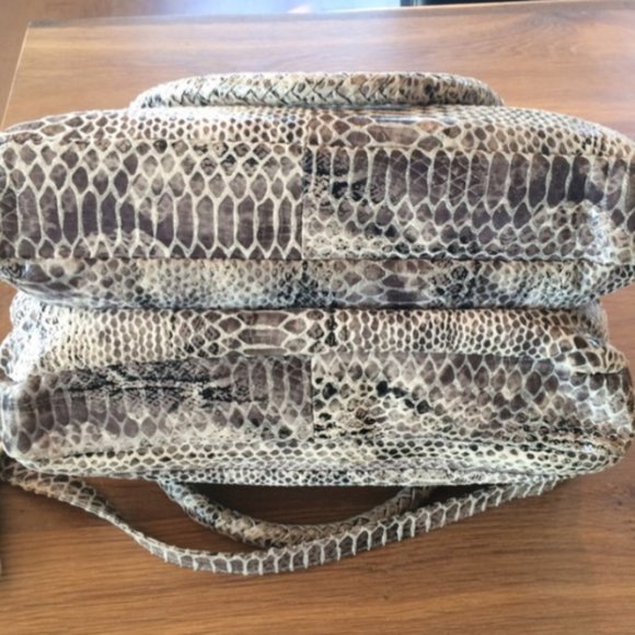 Elliot Lucca Beautiful Snakeskin/Python Print Handbag - Picture 13 of 14